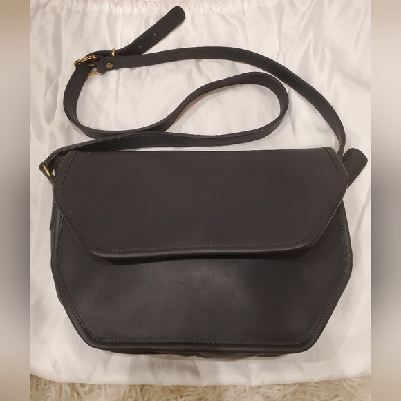 Coach Handbags - COACH|WOMENS CROSSBODY BLACK COACH BAG, LEATHER